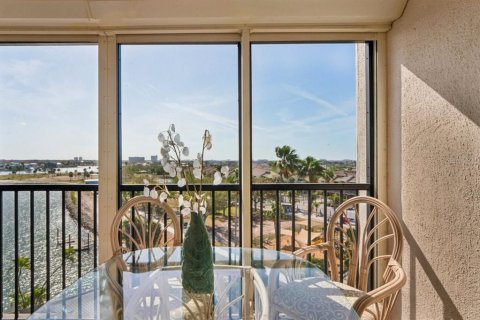 Copropriété à vendre à Treasure Island, Floride: 2 chambres, 98.94 m2 № 2092110 - photo 2