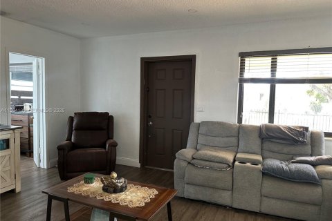 Villa ou maison à vendre à Hialeah, Floride: 3 chambres, 78.97 m2 № 2026159 - photo 22