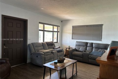Villa ou maison à vendre à Hialeah, Floride: 3 chambres, 78.97 m2 № 2026159 - photo 24