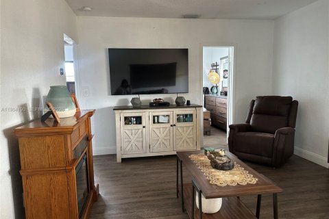 Villa ou maison à vendre à Hialeah, Floride: 3 chambres, 78.97 m2 № 2026159 - photo 23