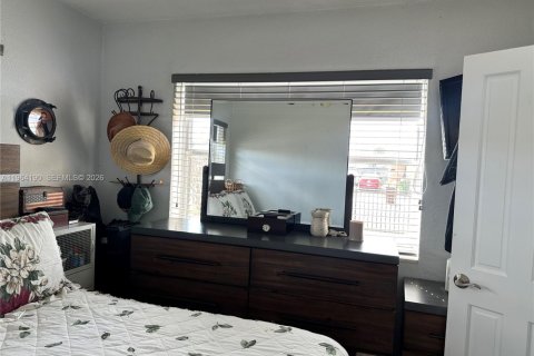 Villa ou maison à vendre à Hialeah, Floride: 3 chambres, 78.97 m2 № 2026159 - photo 11