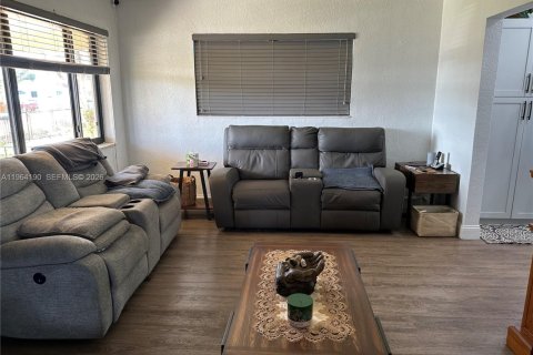 Villa ou maison à vendre à Hialeah, Floride: 3 chambres, 78.97 m2 № 2026159 - photo 26