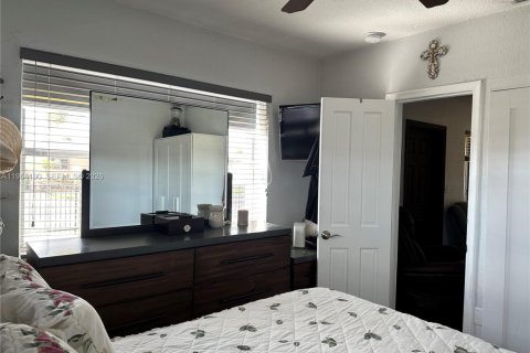 Villa ou maison à vendre à Hialeah, Floride: 3 chambres, 78.97 m2 № 2026159 - photo 13