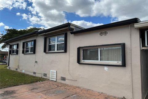 Villa ou maison à vendre à Hialeah, Floride: 3 chambres, 78.97 m2 № 2026159 - photo 4