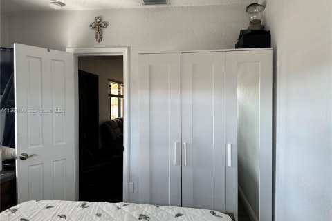 Villa ou maison à vendre à Hialeah, Floride: 3 chambres, 78.97 m2 № 2026159 - photo 12