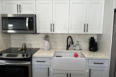 Villa ou maison à vendre à Hialeah, Floride: 3 chambres, 78.97 m2 № 2026159 - photo 29