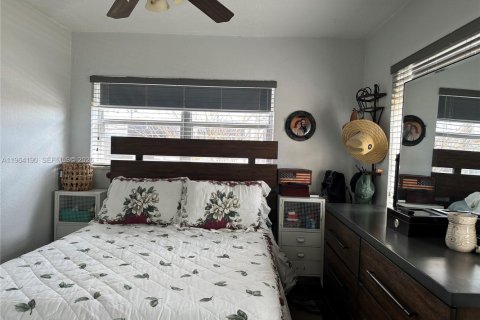 Villa ou maison à vendre à Hialeah, Floride: 3 chambres, 78.97 m2 № 2026159 - photo 14