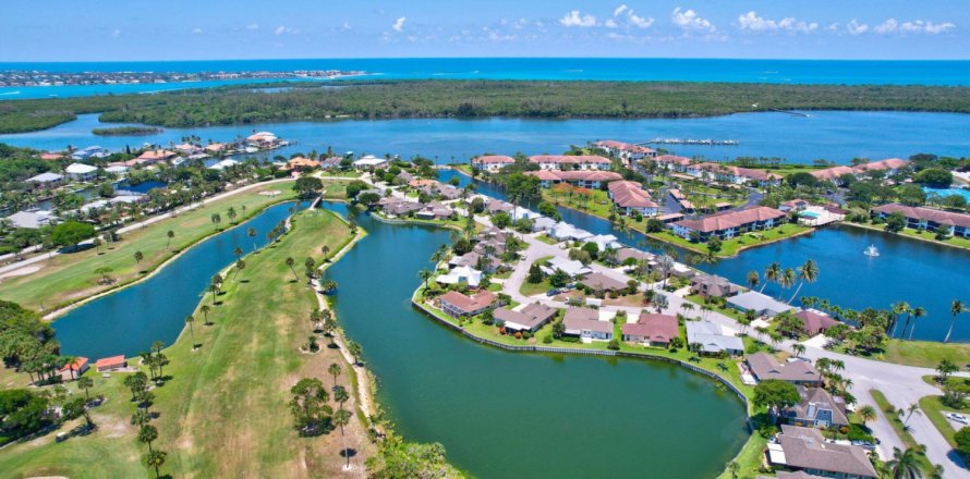 Condo in Stuart, Florida, 2 bedrooms № 1207489