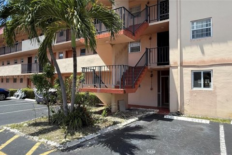 Copropriété à vendre à Miami, Floride: 2 chambres, 103.68 m2 № 1889692 - photo 4