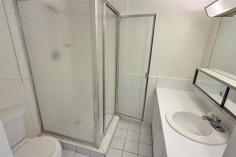 Copropriété à vendre à Miami, Floride: 2 chambres, 103.68 m2 № 1889692 - photo 25