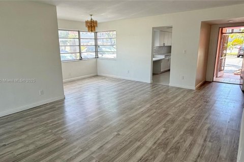 Copropriété à vendre à Miami, Floride: 2 chambres, 103.68 m2 № 1889692 - photo 28