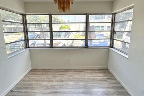 Copropriété à vendre à Miami, Floride: 2 chambres, 103.68 m2 № 1889692 - photo 10