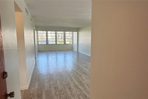 Copropriété à vendre à Miami, Floride: 2 chambres, 103.68 m2 № 1889692 - photo 6