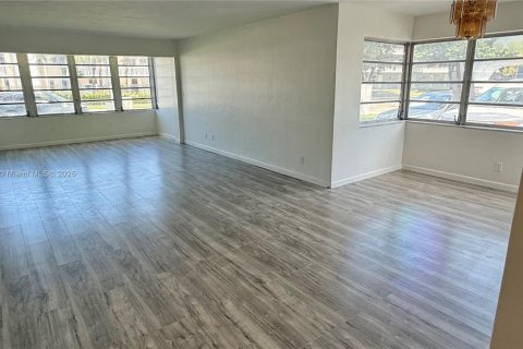 Copropriété à vendre à Miami, Floride: 2 chambres, 103.68 m2 № 1889692 - photo 7