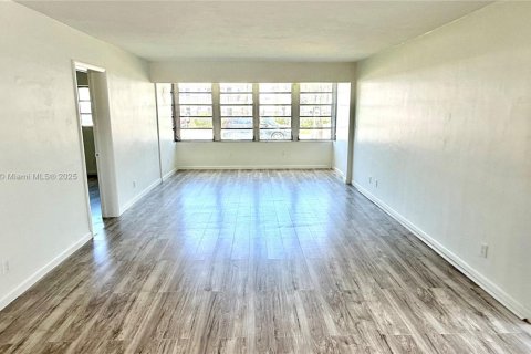 Copropriété à vendre à Miami, Floride: 2 chambres, 103.68 m2 № 1889692 - photo 8