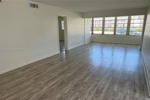 Copropriété à vendre à Miami, Floride: 2 chambres, 103.68 m2 № 1889692 - photo 13