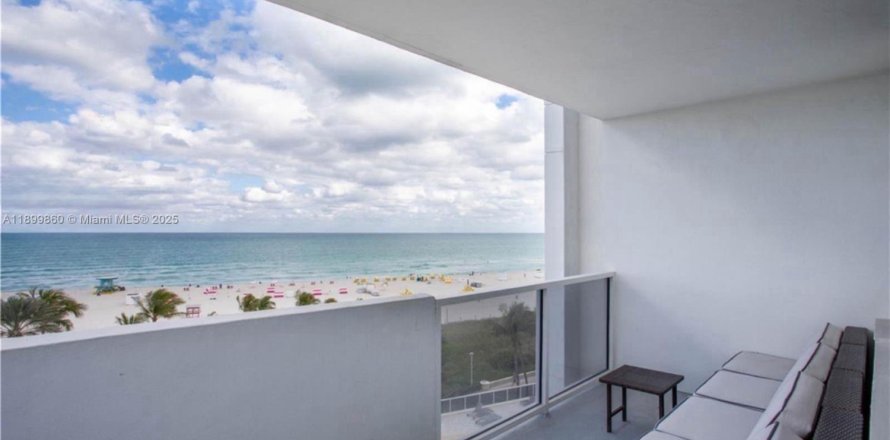 Condo in Miami Beach, Florida, 2 bedrooms  № 1951473