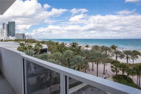 Condo in Miami Beach, Florida, 2 bedrooms  № 1951473 - photo 10