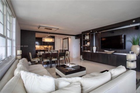 Condo in Miami Beach, Florida, 2 bedrooms  № 1951473 - photo 4