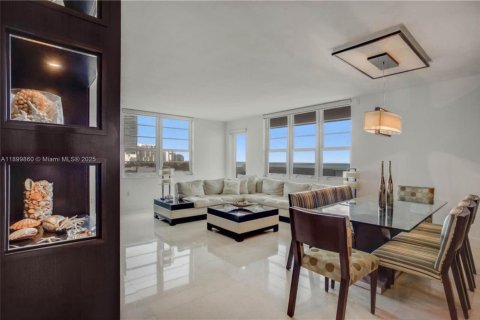 Condo in Miami Beach, Florida, 2 bedrooms  № 1951473 - photo 6