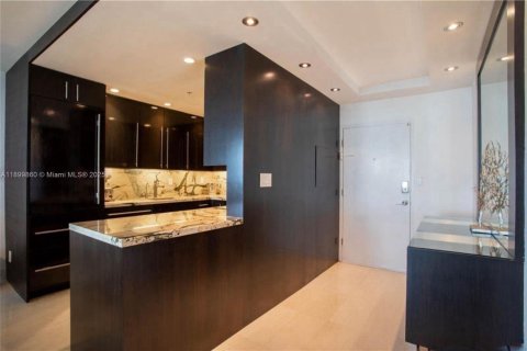 Condo in Miami Beach, Florida, 2 bedrooms  № 1951473 - photo 8