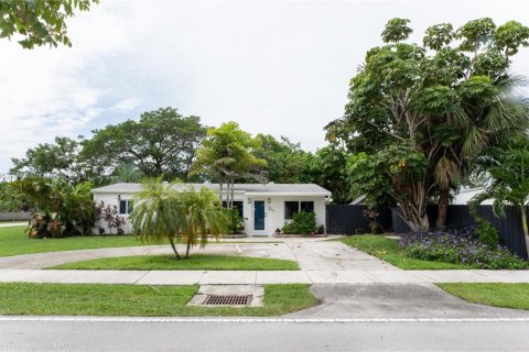 House in Oakland Park, Florida 4 bedrooms, 162.39 sq.m. № 1708437 - photo 9