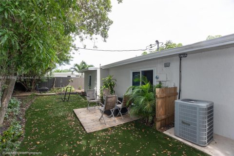 House in Oakland Park, Florida 4 bedrooms, 162.39 sq.m. № 1708437 - photo 7
