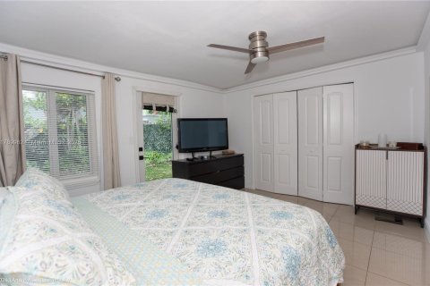 House in Oakland Park, Florida 4 bedrooms, 162.39 sq.m. № 1708437 - photo 8