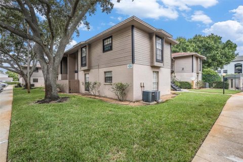 Condominio en alquiler en Tampa, Florida, 2 dormitorios, 86.68 m2 № 1895094 - foto 2