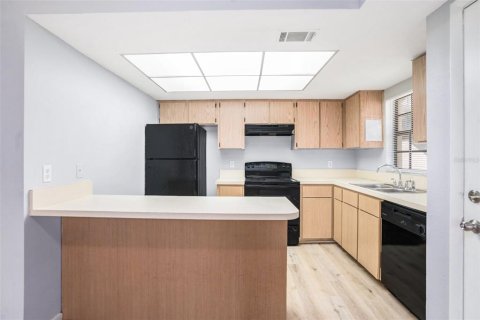 Condominio en alquiler en Tampa, Florida, 2 dormitorios, 86.68 m2 № 1895094 - foto 6
