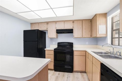 Condominio en alquiler en Tampa, Florida, 2 dormitorios, 86.68 m2 № 1895094 - foto 8