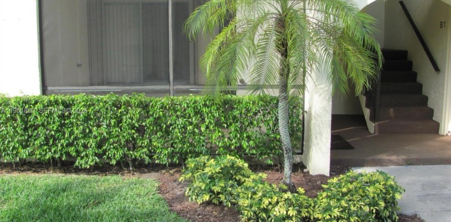 Condominio en West Palm Beach, Florida, 2 dormitorios № 2006083