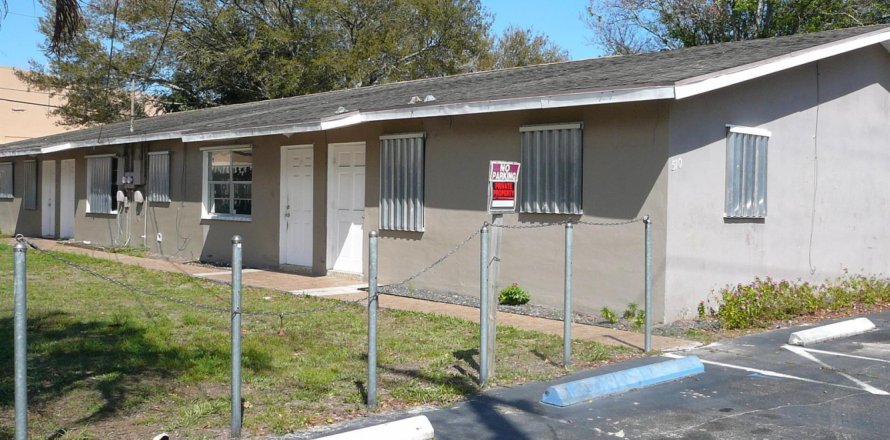 Commercial property in St. Lucie, Florida 273.13 sq.m. № 2077886