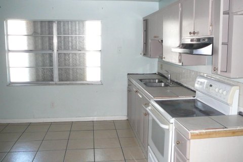 Commercial property in St. Lucie, Florida 273.13 sq.m. № 2077886 - photo 27
