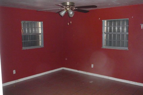 Commercial property in St. Lucie, Florida 273.13 sq.m. № 2077886 - photo 12