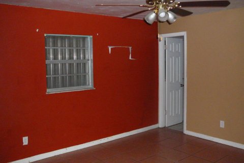 Commercial property in St. Lucie, Florida 273.13 sq.m. № 2077886 - photo 13