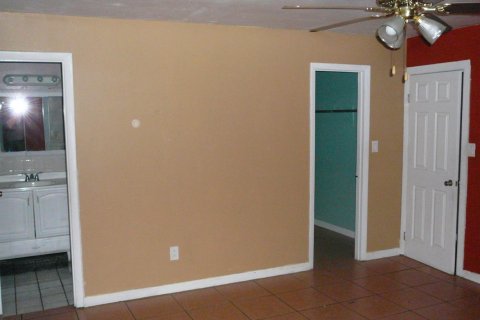 Commercial property in St. Lucie, Florida 273.13 sq.m. № 2077886 - photo 14
