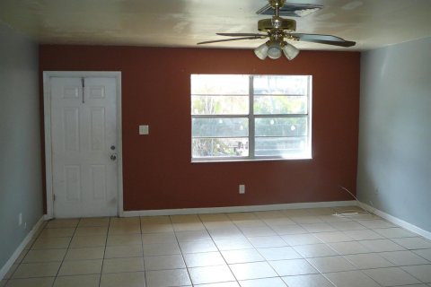 Commercial property in St. Lucie, Florida 273.13 sq.m. № 2077886 - photo 26