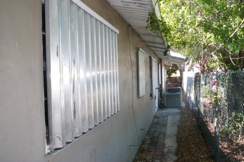Commercial property in St. Lucie, Florida 273.13 sq.m. № 2077886 - photo 4