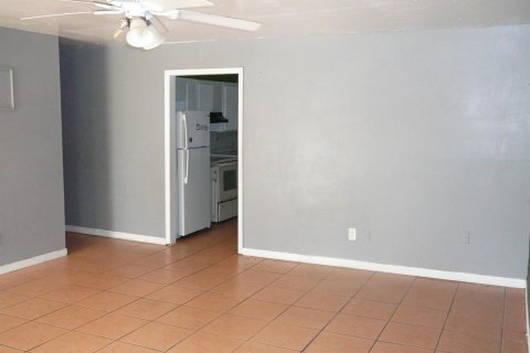 Commercial property in St. Lucie, Florida 273.13 sq.m. № 2077886 - photo 7