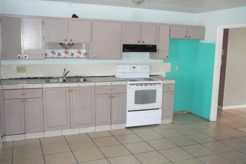 Commercial property in St. Lucie, Florida 273.13 sq.m. № 2077886 - photo 29