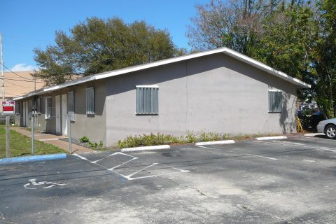 Commercial property in St. Lucie, Florida 273.13 sq.m. № 2077886 - photo 2