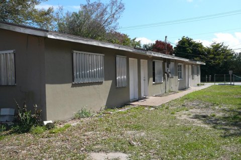 Commercial property in St. Lucie, Florida 273.13 sq.m. № 2077886 - photo 3