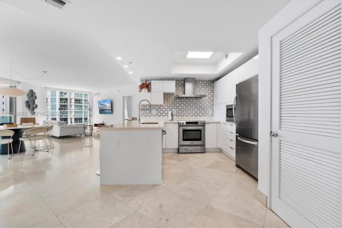 Снять в аренду кондоминиум в Санни-Айлс-Бич, Флорида 3 спальни, 138.33м2, № 2005617 - фото 4