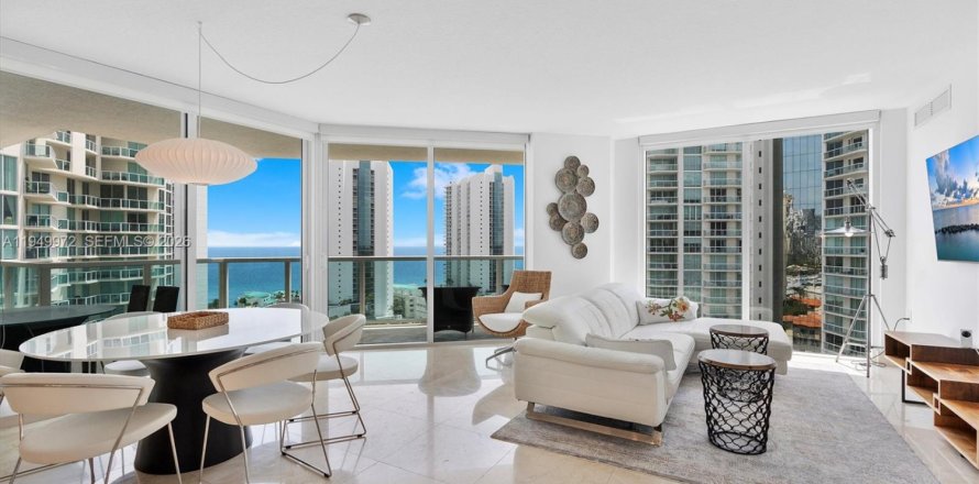 Кондоминиум с 3 спальнями в Санни-Айлс-Бич, Флорида № 2005617