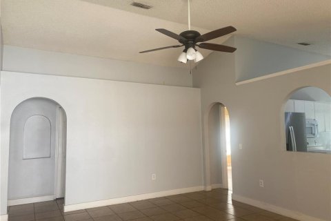 Villa ou maison à louer à Orlando, Floride: 3 chambres, 121.05 m2 № 2113832 - photo 2