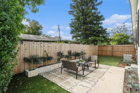 House in Clearwater, Florida 2 bedrooms, 80.27 sq.m. № 2227383 - photo 10