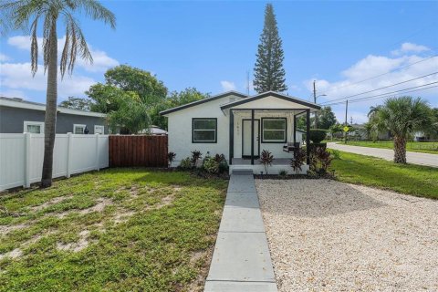 House in Clearwater, Florida 2 bedrooms, 80.27 sq.m. № 2227383 - photo 5