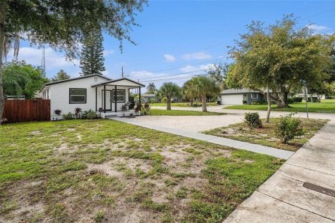 House in Clearwater, Florida 2 bedrooms, 80.27 sq.m. № 2227383 - photo 6