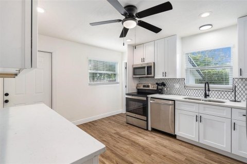 House in Clearwater, Florida 2 bedrooms, 80.27 sq.m. № 2227383 - photo 19